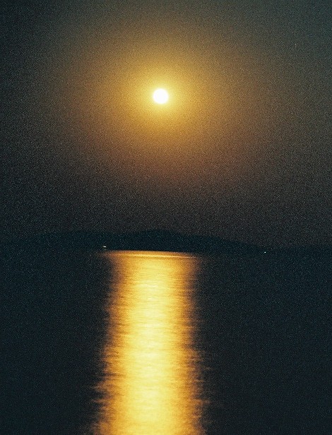 Pełnia Księżyca na półwyspie Pelješac w Chorwacji. fot. Michał Choński
